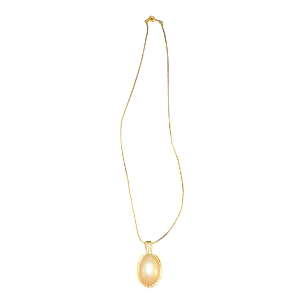 Avon Vintage 80s/90s Gold-Tone Oval Faux Pearl Pendant Necklace – Classic JB9